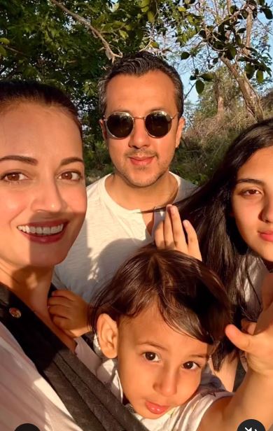 vaibhav rekhi with wife and kids
