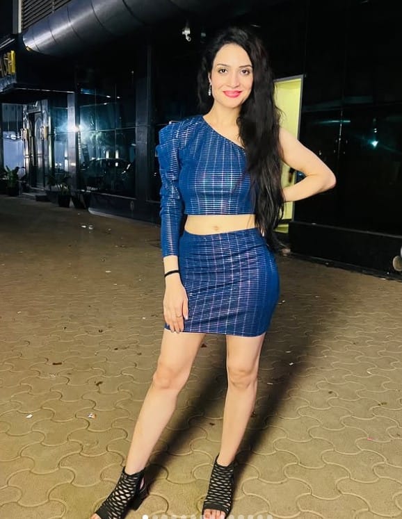 Sangeeta Odwani height