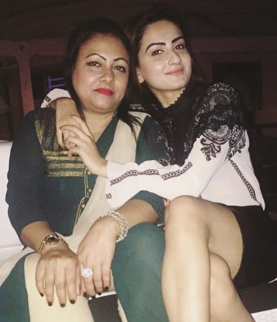 Zaara Yesmin with her mother