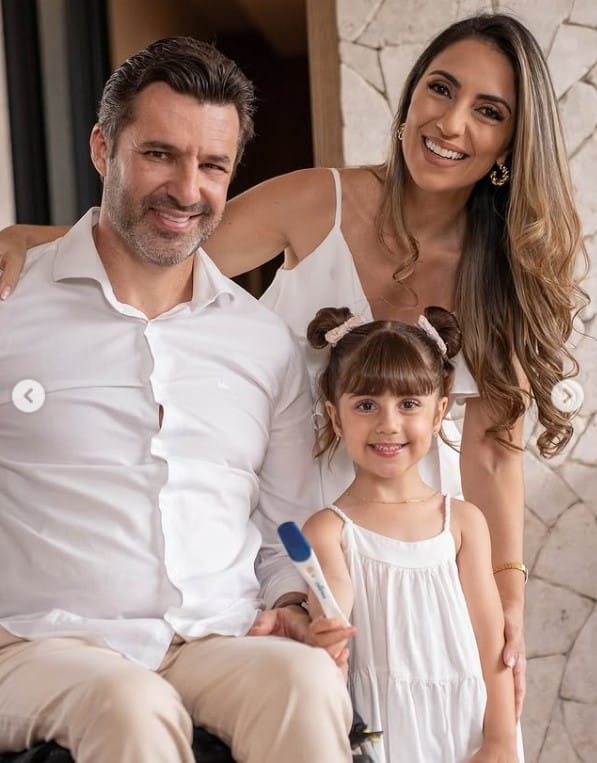 Cinthia Zanuni with her husband and daughter
