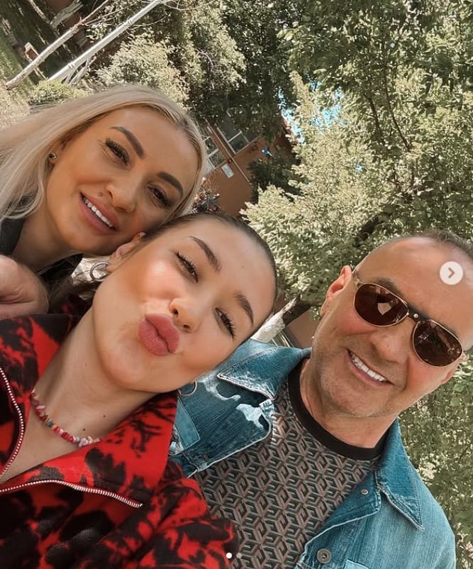 Emy Alupei with her parents