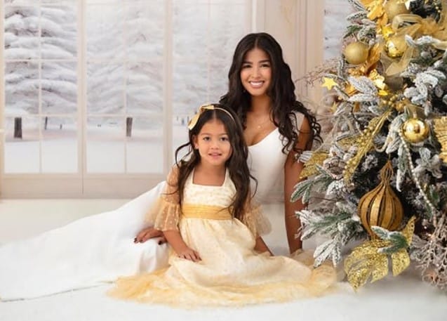 Gemeli Esmeralda with her daughter