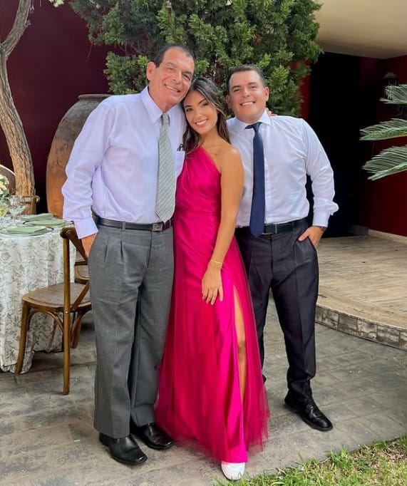 Antonella Leon with her dad and brother