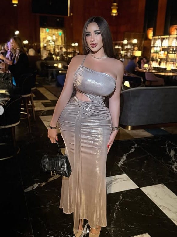 Debbie Varela height