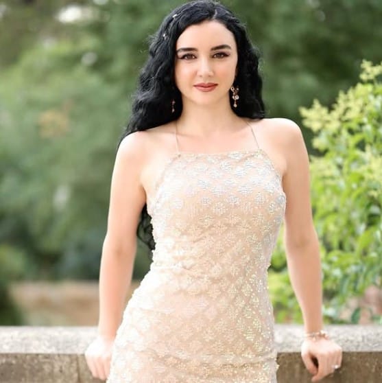 Feyza Dengizek bio