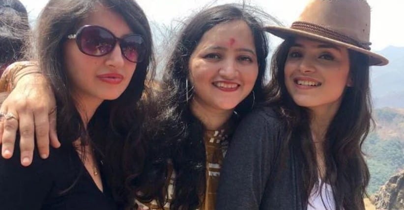 Simran Dhanwani with her sisters