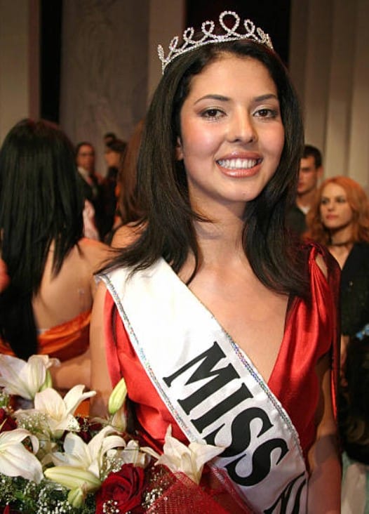 Agnesa Vuthaj crowned as Miss Kosovo in 2003
