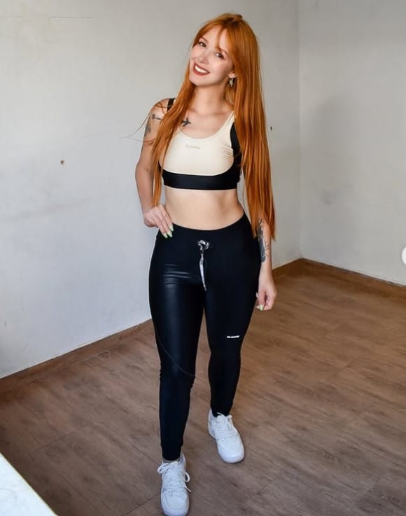 Andressa Carina height