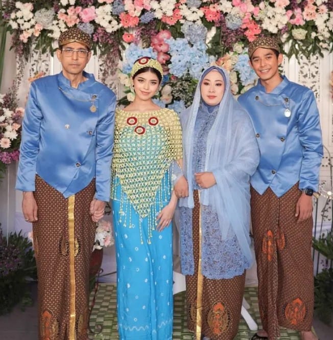 Jharna Bhagwani with her family