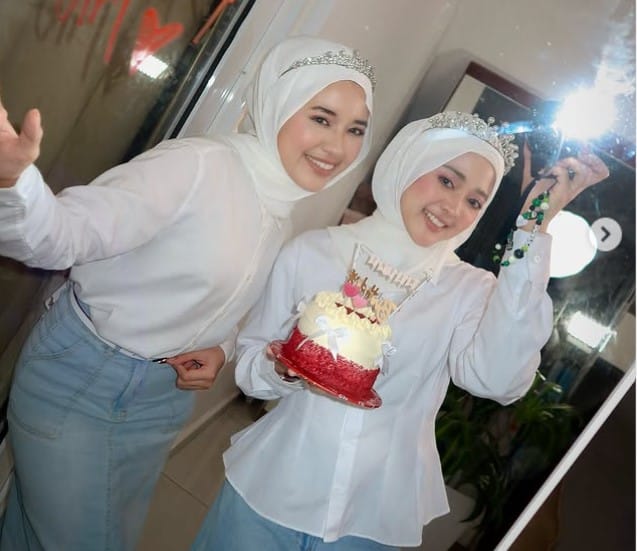 Syaza Yusof with her sister