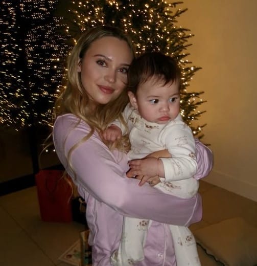 Amanda Edmundsson with her daughter