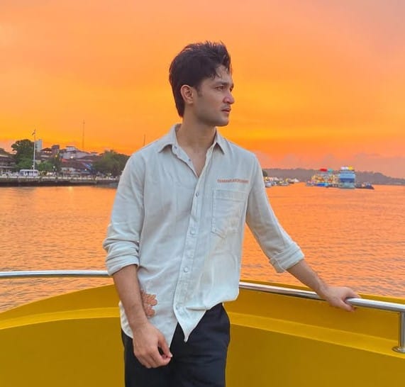 Ashish Bisht bio