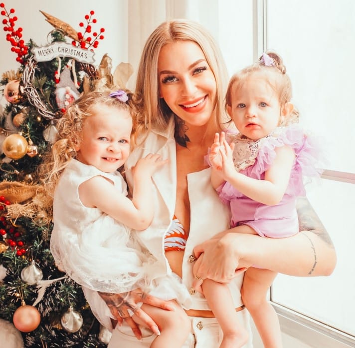 Bruna Jaeger with her daughters