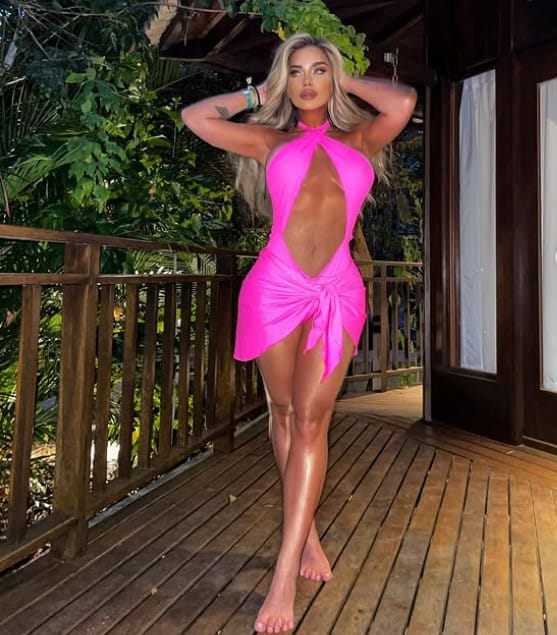 Caroline Belli height