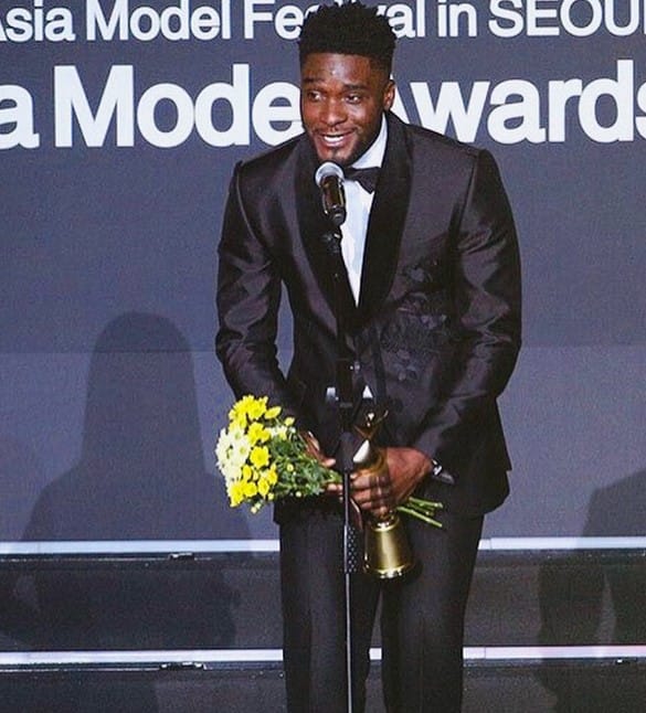 Sam Okyere won Fashionista award at the 2019 Asian Model Awards