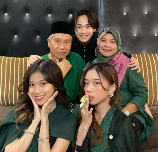 Faiz Najib with his family
