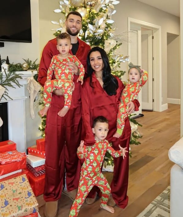 Hunter LaVine with her husband and kids