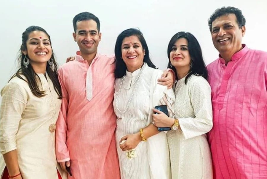 Arushi Chawla with her family