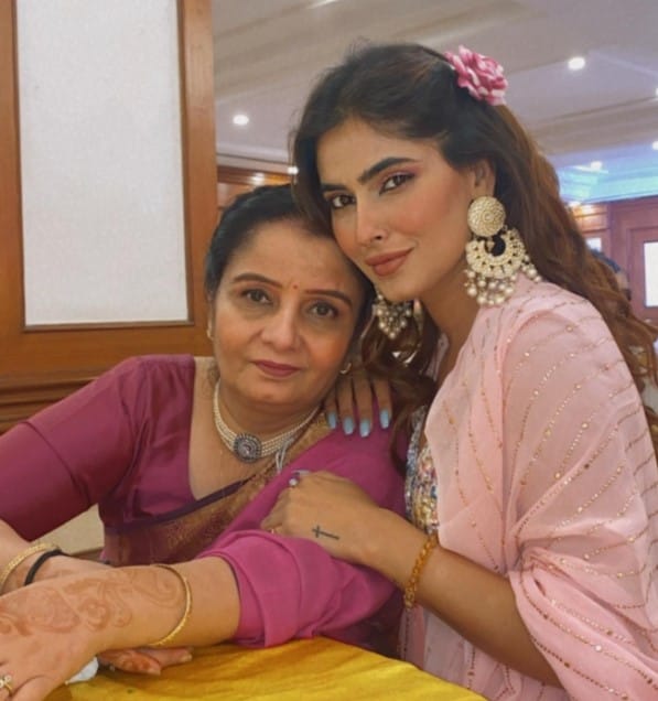 Karishma Sharma with her mom