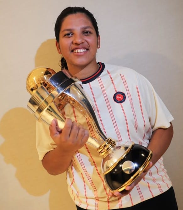 Richa Ghosh holding U19 World Cup Trophy