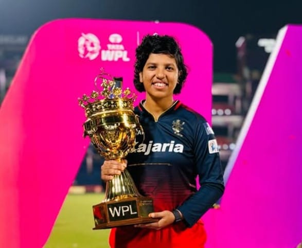 Richa Ghosh holding WLP 2026 Trophy as RCB player