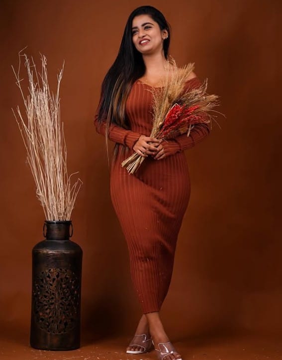 Suhana Khan height