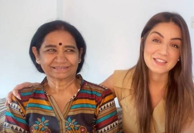Amy Aela with her mom
