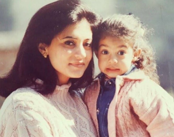 Anya Singh's childhood image with her mom