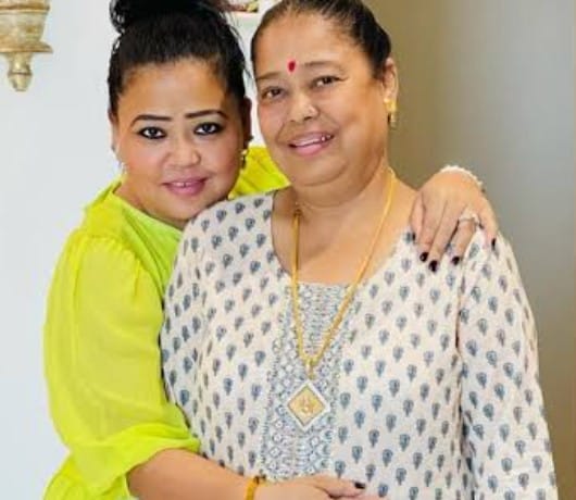 Bharti Singh with her mother