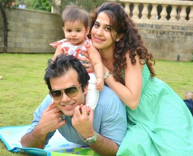 Kamiya Jani with her husband and kid