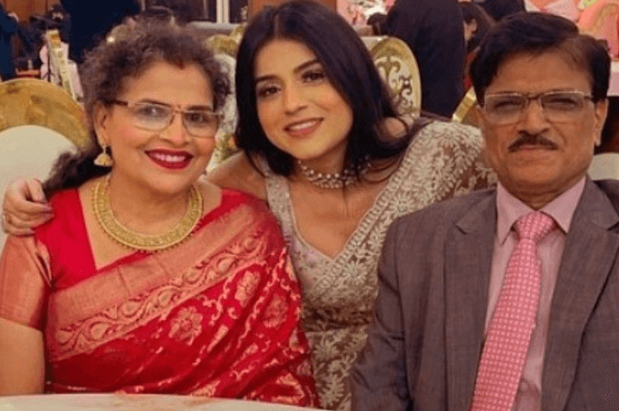 Nidhi Chaudhary with her parents