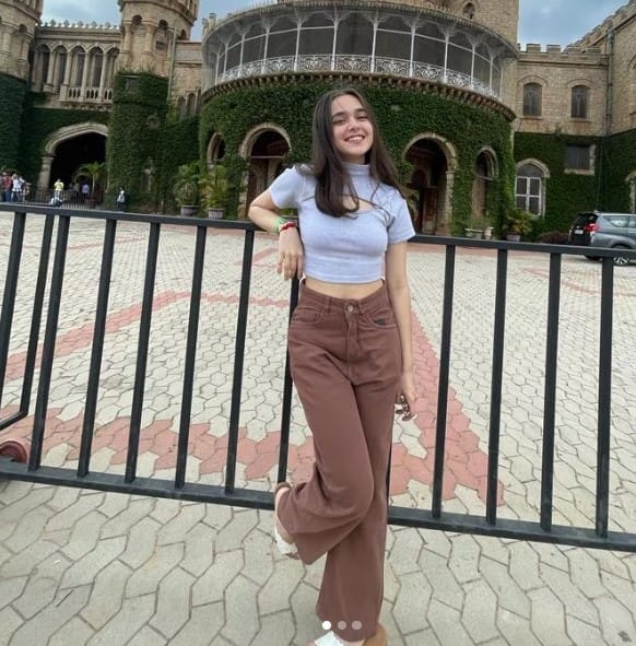 Rishita Kothari height