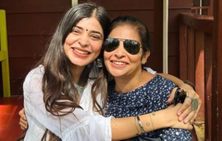 Sakshi Keswani with her mom
