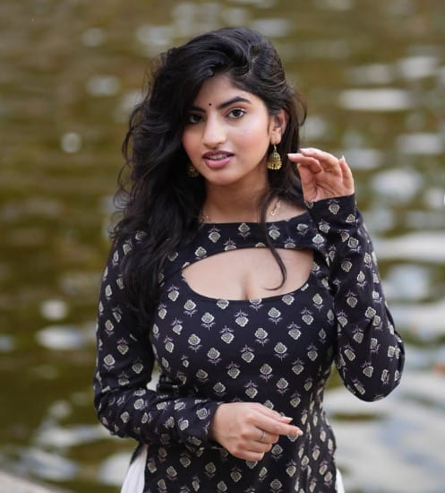 Sania Mistry bio