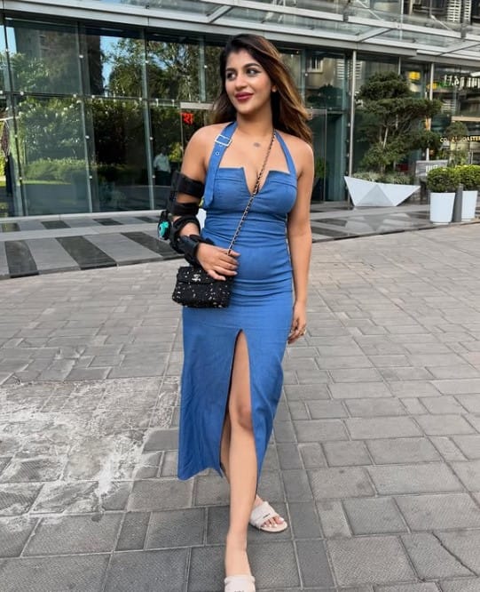 Yashika Aannand height